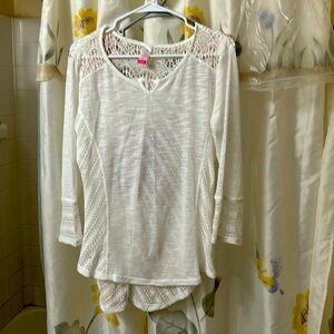 White worn blouse 88% polyester 11% cotton